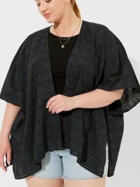 Torrid OS Black Woven Embroidered Floral Eyelet Ruana Poncho Kimono Shrug